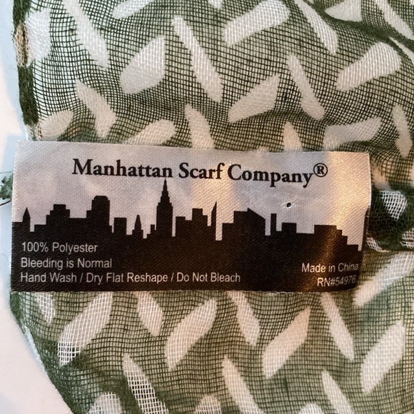 Olive Green Infinity Scarf 31 X 34 Manhattan Scarf Company Lightweight - Picture 9 of 9